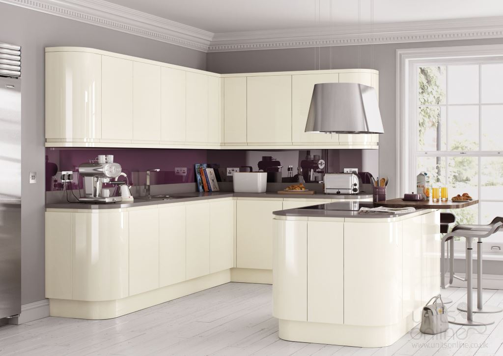 Lucente gloss cream handleless kitchen