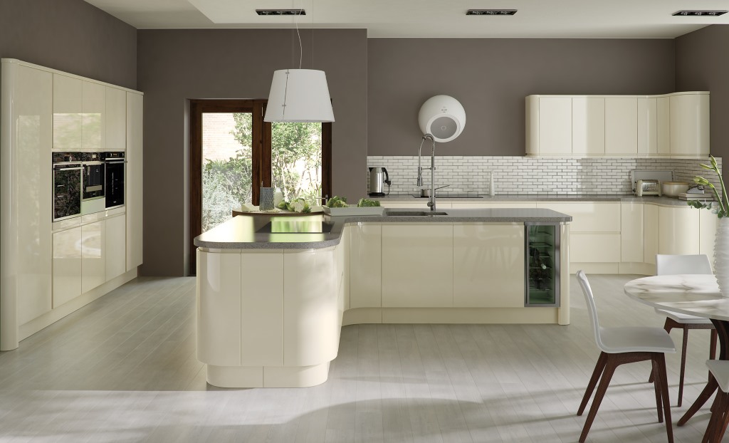 Kitchen Stori / Uform Strada gloss ivory handleless kitchen