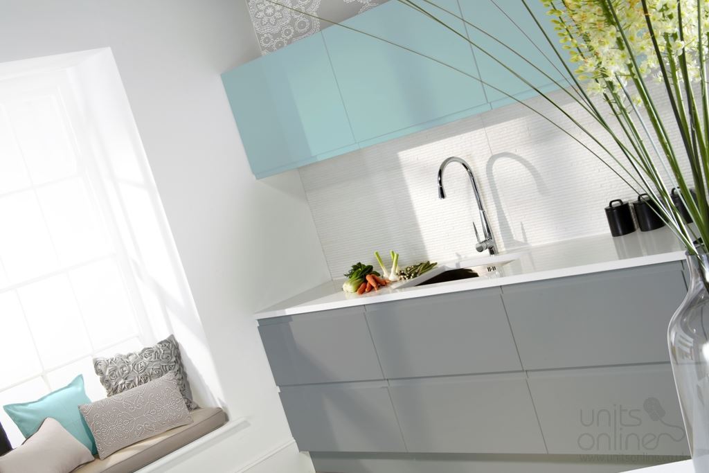 Malmo painted matt handleless kitchen