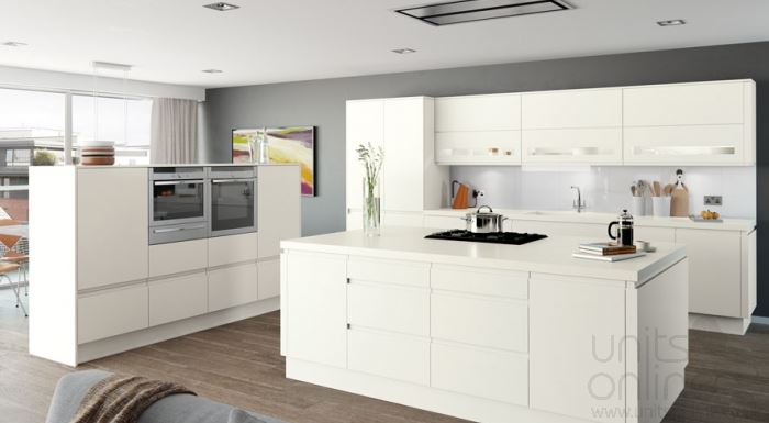 Moda matt white handleless kitchen