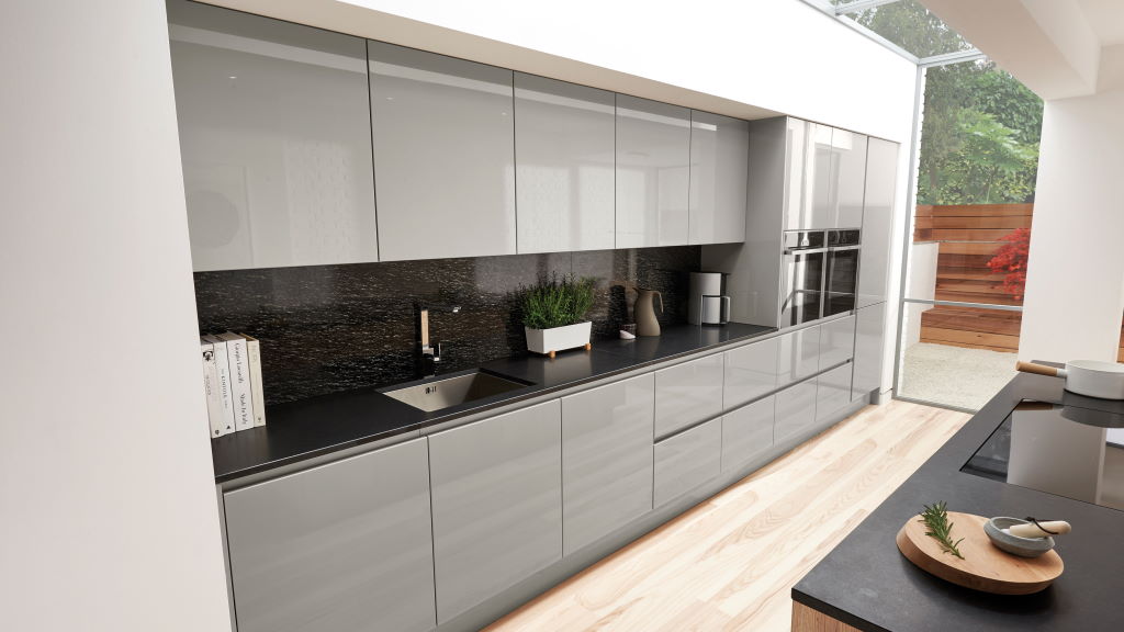 Second Nature Porter Gloss true handleless kitchen