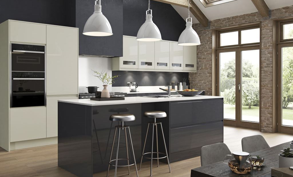 Kitchen Stori / Uform Strada gloss graphite handleless kitchen